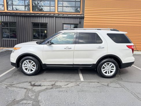 Used 2015 Ford Explorer XLT w/ Equipment Group 202B AWD/4WD image 2