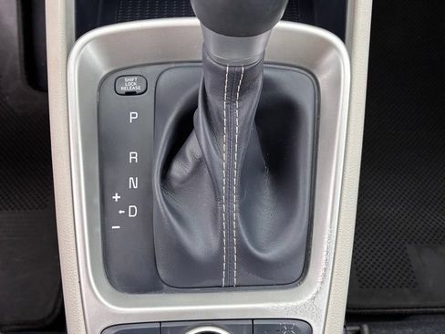 Used 2021 Hyundai Venue FWD image 33
