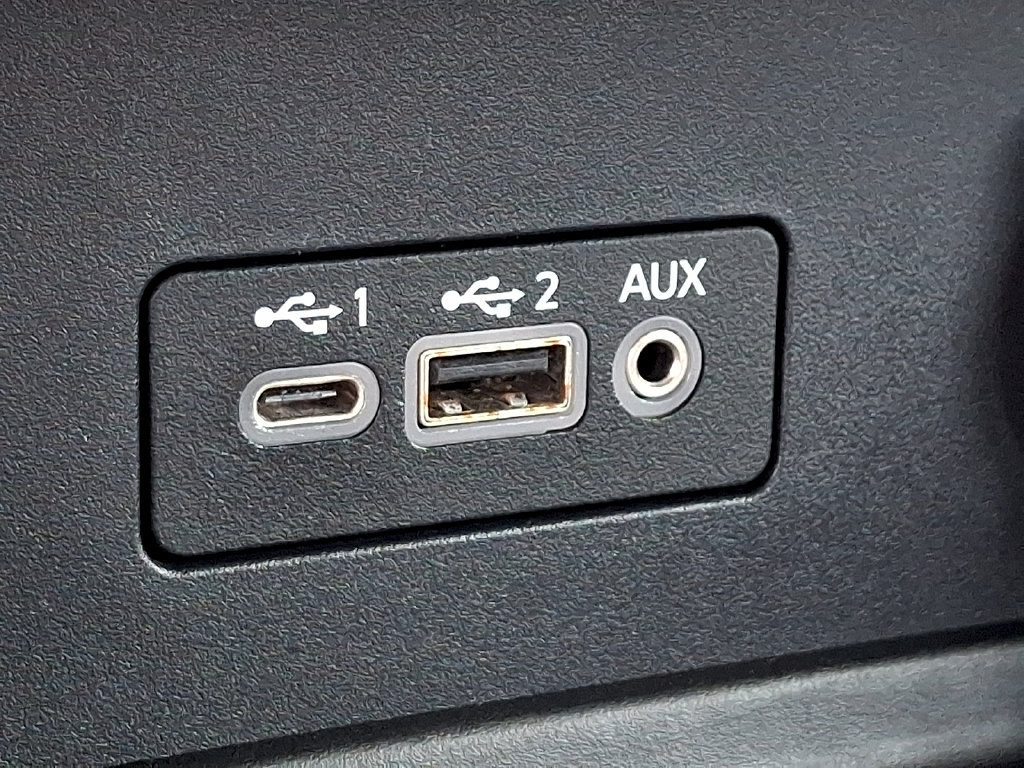 Used 2023 Nissan Sentra SR w/ Electronics Package FWD image 23