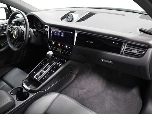 Used 2026 Porsche Macan AWD/4WD image 6