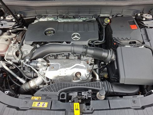Certified 2022 Mercedes-Benz GLB 250 4MATIC image 29