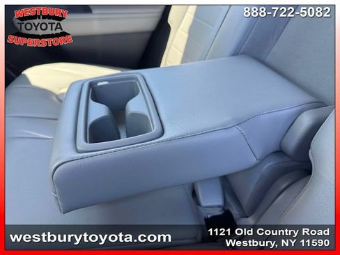 Used 2021 Toyota Highlander XLE AWD/4WD image 15