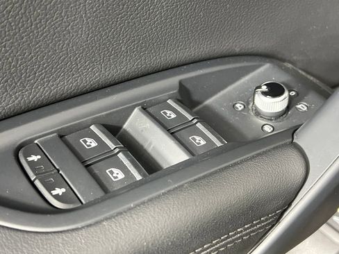 Used 2020 Audi Q5 e Premium Plus w/ Premium Plus Package image 22