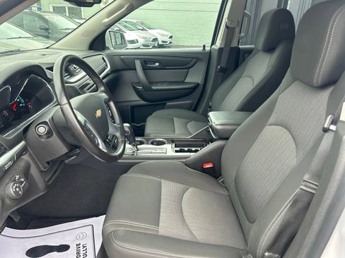 Used 2016 Chevrolet Traverse LT FWD image 12