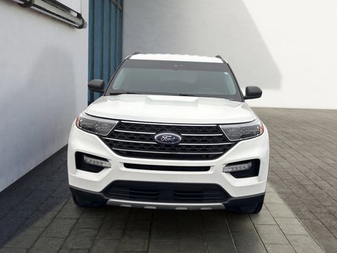 Used 2024 Ford Explorer XLT w/ Equipment Group 202A image 8