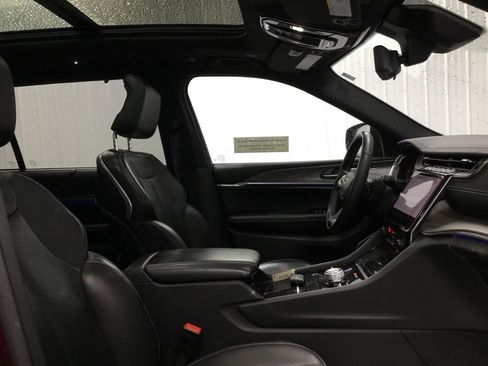 Used 2023 Jeep Grand Cherokee L Overland w/ Advanced Protech Group III image 24