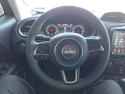 Used 2022 Jeep Renegade Latitude image 18