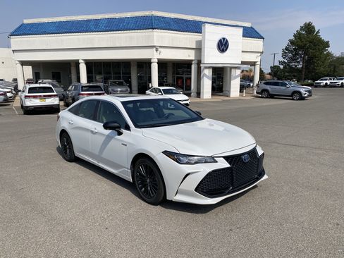 Used 2019 Toyota Avalon XSE w/ All Weather Liner Package FWD image 3