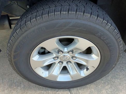 Used 2024 RAM 1500 Laramie AWD/4WD image 12