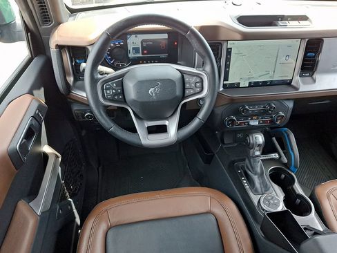 Used 2023 Ford Bronco Outer Banks AWD/4WD image 2