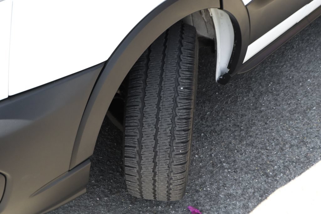 Used 2022 Ford E-Transit Medium Roof RWD image 42