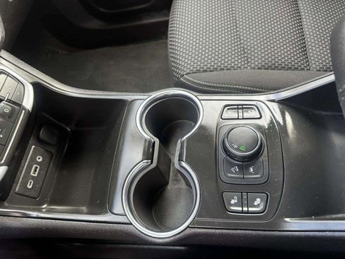 Used 2023 GMC Terrain SLE w/ Driver Convenience Package image 32