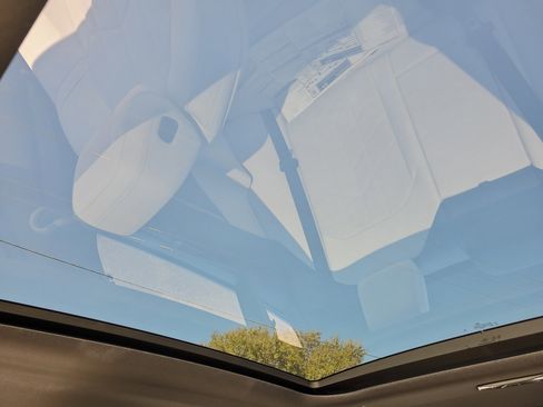 New 2026 BMW 550e xDrive w/ Executive Package image 21