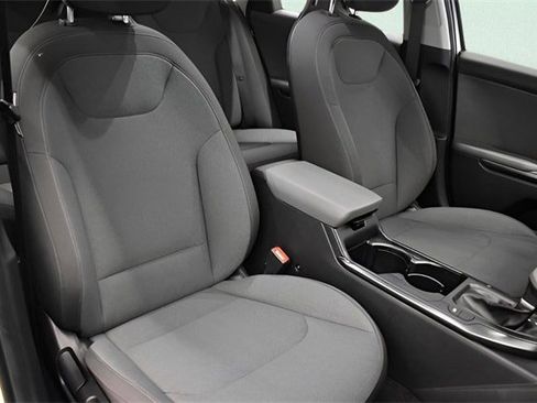 Used 2025 Kia K4 image 6