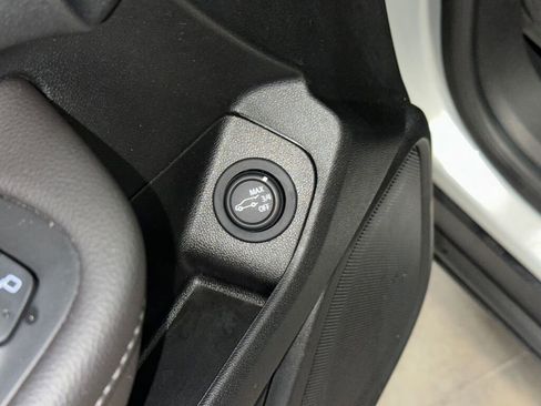 Certified 2022 GMC Terrain SLE w/ Driver Convenience Package image 7