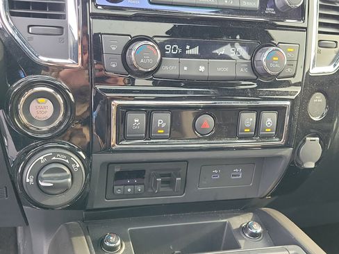 Certified 2024 Nissan Titan Platinum Reserve w/ Moonroof Package image 27