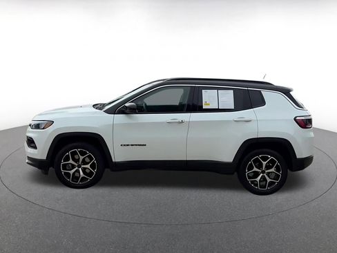 Used 2025 Jeep Compass Limited AWD/4WD image 9