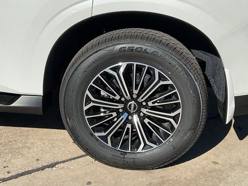 New 2026 Nissan Armada Platinum image 8