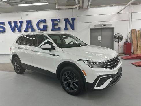 Certified 2023 Volkswagen Tiguan SE AWD/4WD image 2