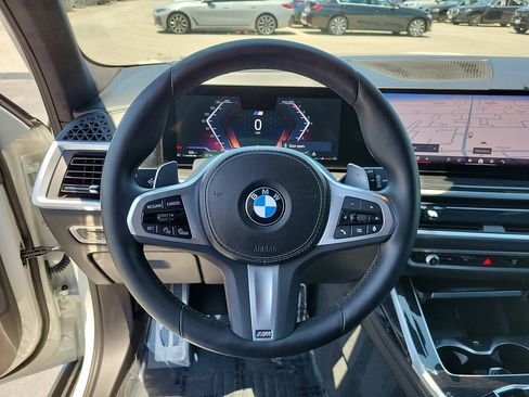 Used 2024 BMW X7 xDrive40i w/ M Sport Package AWD/4WD image 26