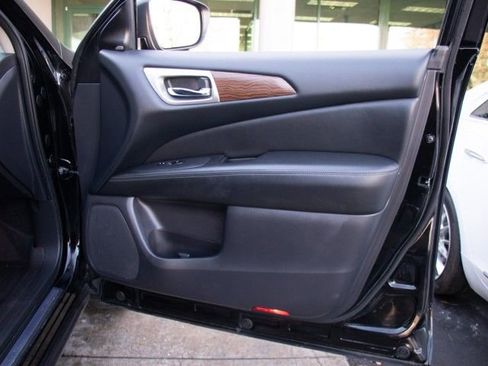 Used 2018 Nissan Pathfinder Platinum w/ Cargo Package image 19