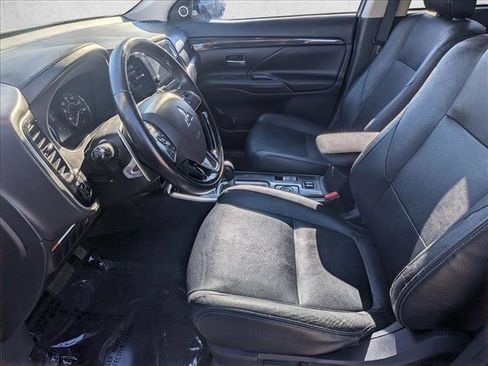 Used 2017 Mitsubishi Outlander GT image 11