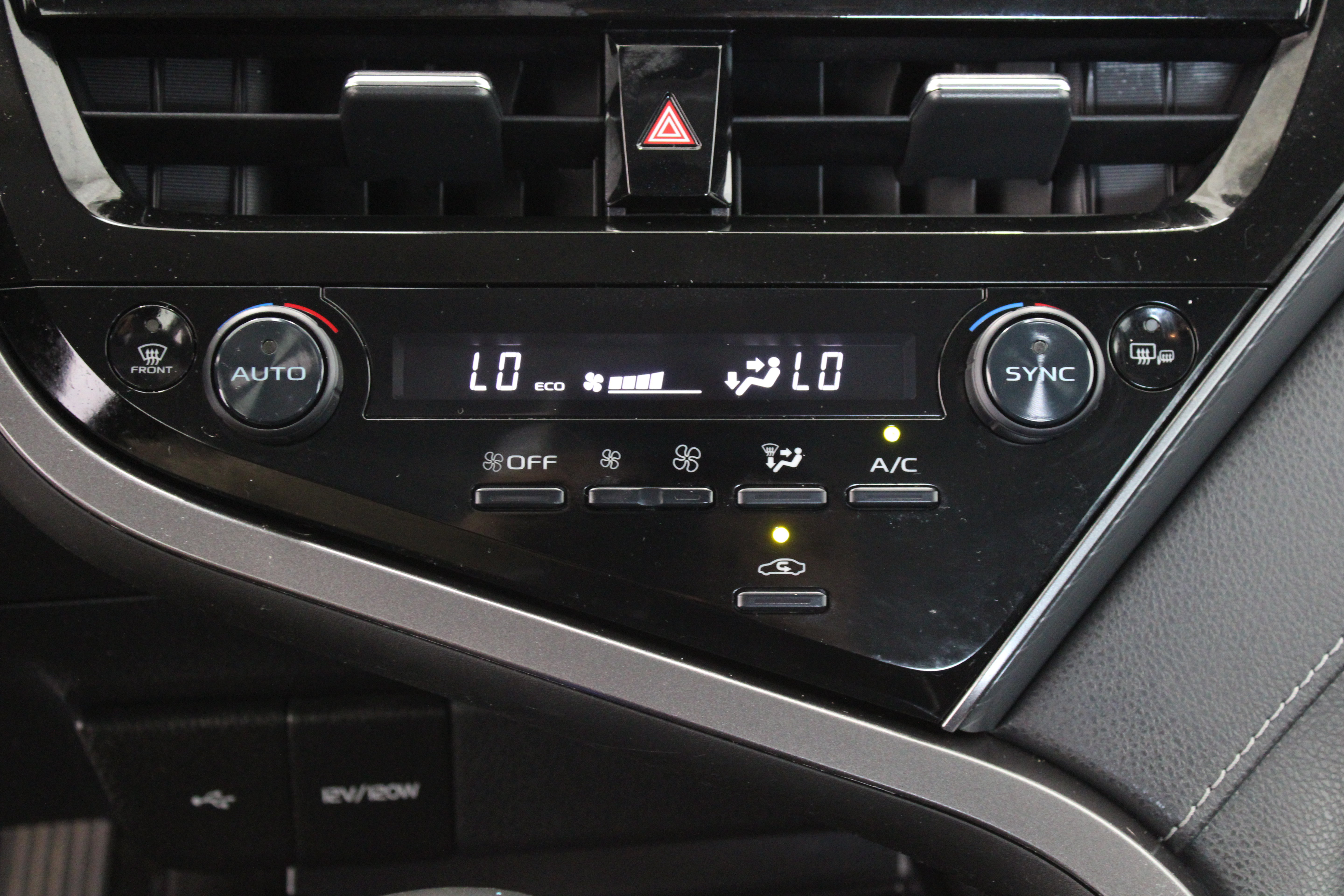Used 2023 Toyota Camry SE FWD image 19