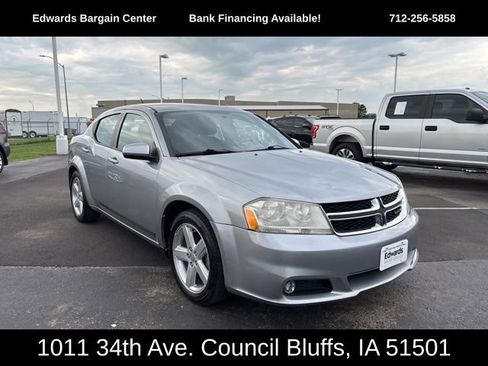 Used 2013 Dodge Avenger SXT image 2