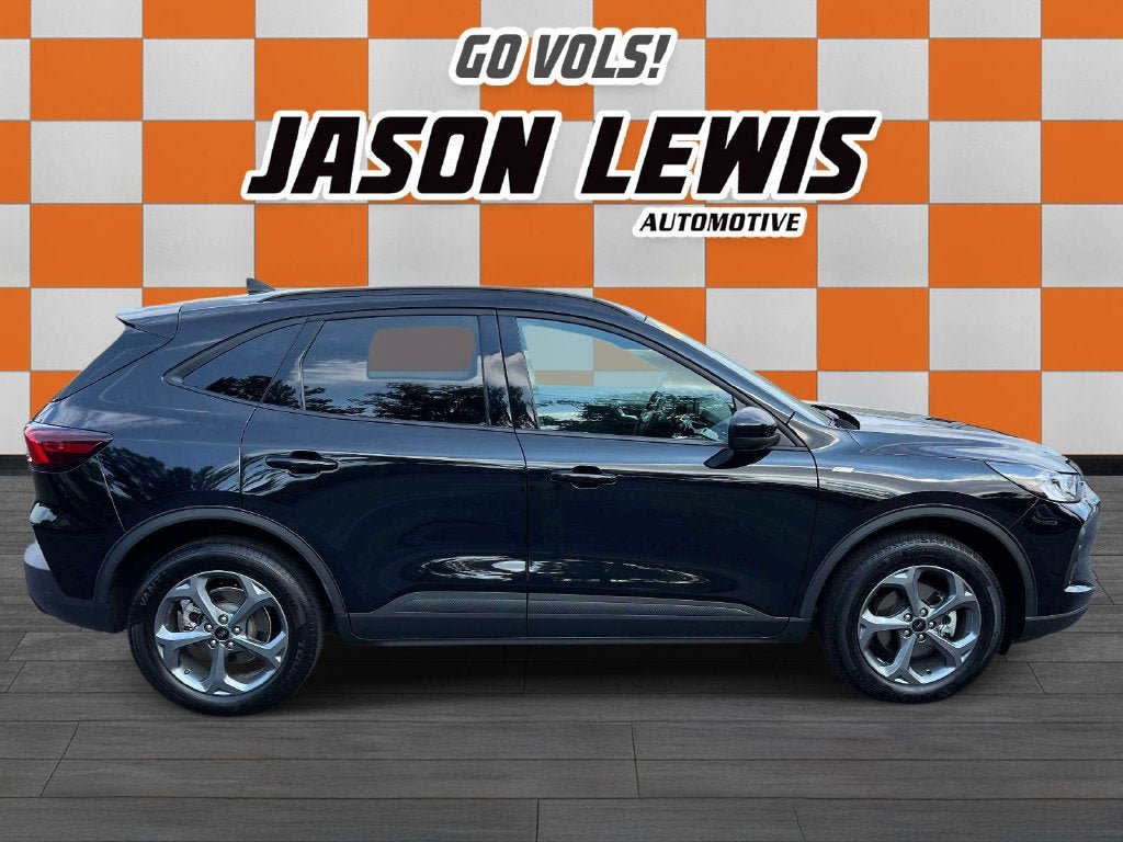 Used 2025 Ford Escape ST-Line Select AWD/4WD image 2