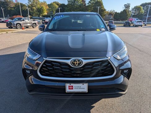 Used 2024 Toyota Highlander LE image 9