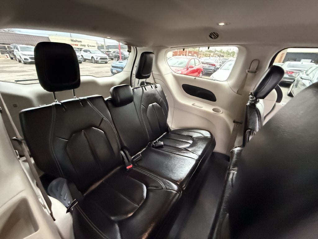 Used 2022 Chrysler Pacifica Touring-L FWD image 22