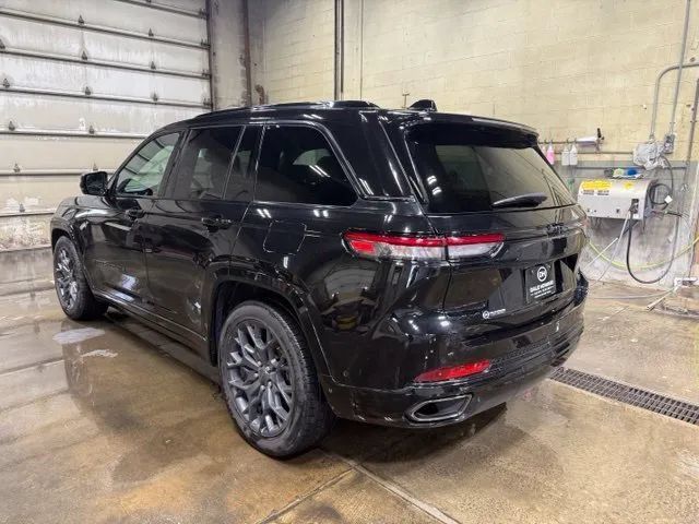 Used 2025 Jeep Grand Cherokee Summit w/ Obsidian Package AWD/4WD image 9