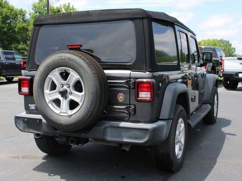 Used 2019 Jeep Wrangler Unlimited Sport S AWD/4WD image 17
