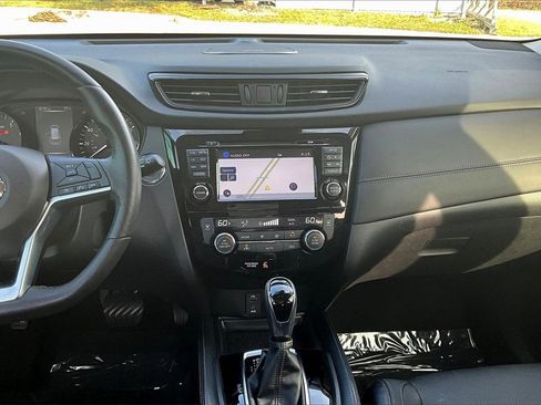 Used 2017 Nissan Rogue SL w/ SL Premium Package image 19