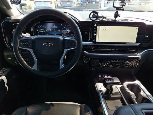 Used 2022 Chevrolet Silverado 1500 LT Trail Boss w/ LT Trail Boss Premium Package AWD/4WD image 9