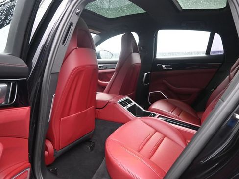 Used 2019 Porsche Panamera image 27