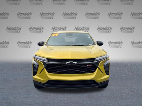 Used 2024 Chevrolet Trax RS w/ Driver Confidence Package FWD image 3