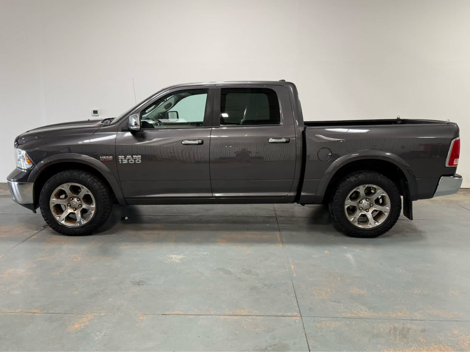 Used 2016 RAM 1500 Laramie w/ Convenience Group AWD/4WD image 2