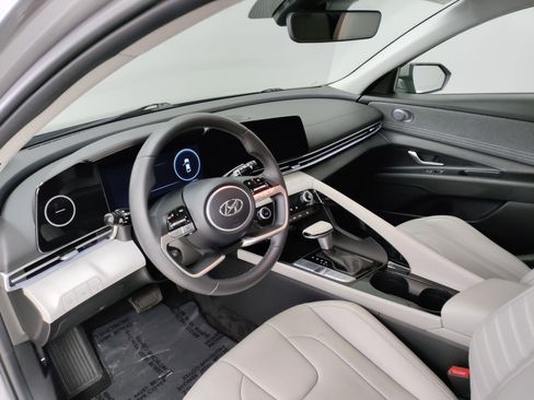 Used 2023 Hyundai Elantra Limited image 14