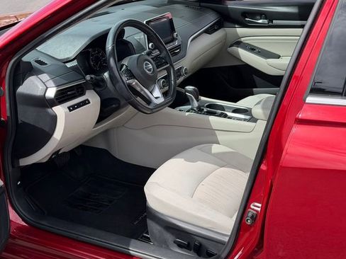 Used 2019 Nissan Altima 2.5 SV FWD image 11