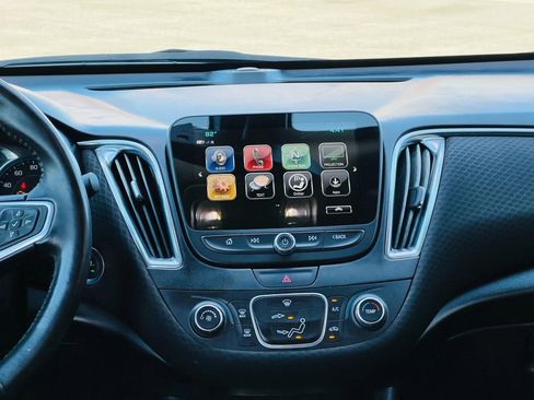 Used 2018 Chevrolet Malibu LT image 18