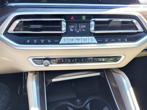 Used 2022 BMW X6 xDrive40i w/ Executive Package image 22