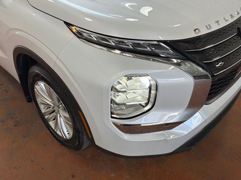 Used 2023 Mitsubishi Outlander ES FWD image 9