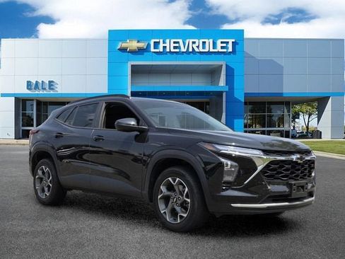 Used 2024 Chevrolet Trax LT FWD image 1