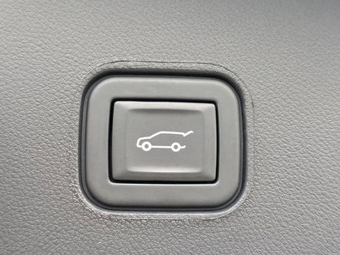 Used 2023 Cadillac Lyriq 2WD image 16