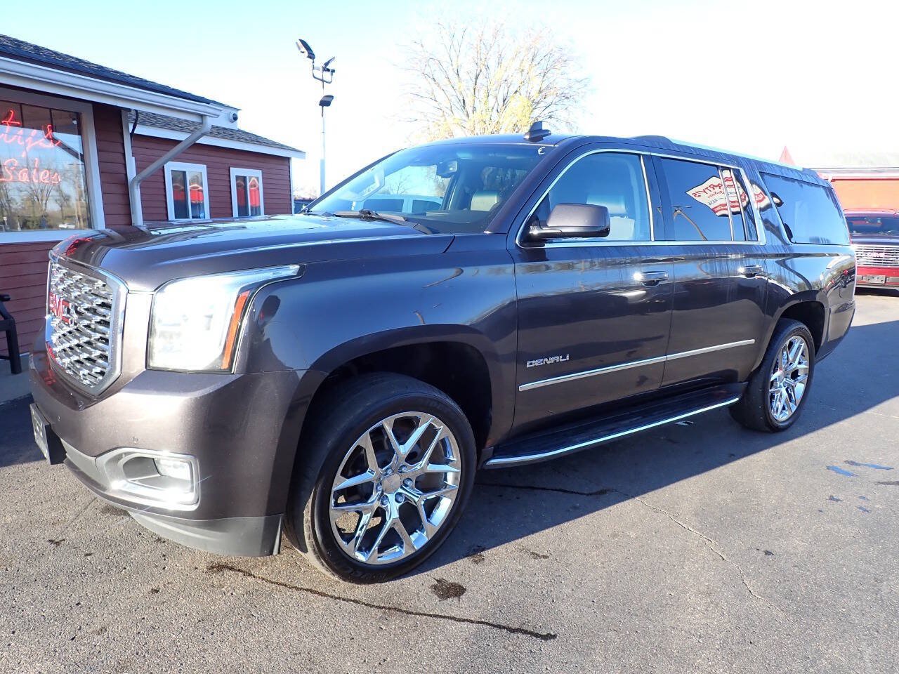 Used 2018 GMC Yukon XL Denali w/ Open Road Package AWD/4WD image 3