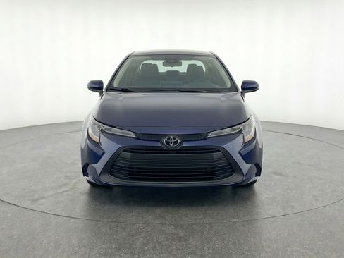 Used 2025 Toyota Corolla LE FWD image 2