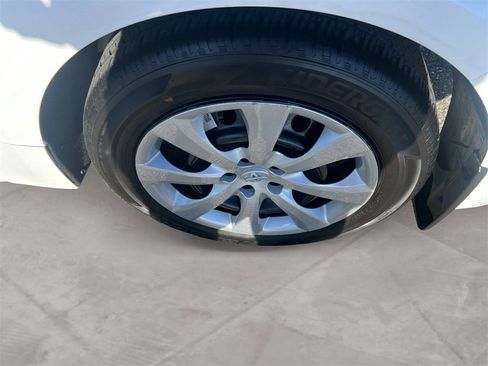 Certified 2022 Toyota Corolla LE image 14