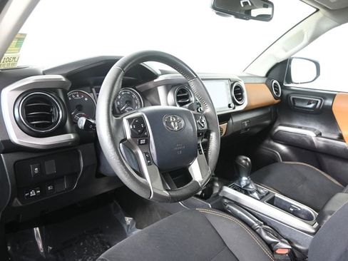 Used 2020 Toyota Tacoma SR5 AWD/4WD image 22
