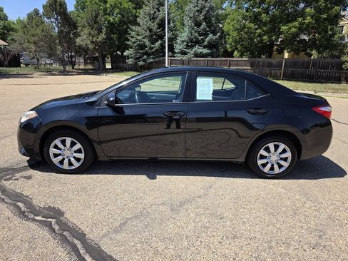 Used 2016 Toyota Corolla LE FWD image 2